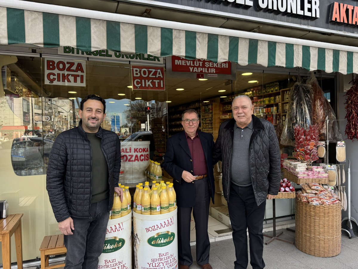 Orhan Kocabıyık, Emin Can ve Yahya Bakır Alikoka Bozası içiyor. 😇😇
Afiyet olsun. 🥰🥰
Sizde bu gönderinin altına “boza keyfi”fotoğraflarınızı paylaşabilirsiniz. 😎😎