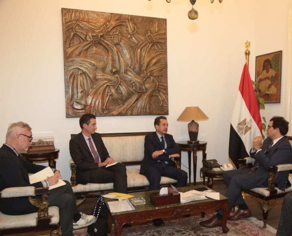 FranceenEgypte's tweet photo. L’Ambassadeur a rencontré ce jour pour la première fois le ministre égyptien de la Culture, l’occasion d’évoquer la place que ce sujet occupe dans la relation 🇨🇵🇪🇬 et envisager des pistes de coopération futures, en priorité dans le domaine des industries culturelles et créatives. https://t.co/i7lHoCUlxh