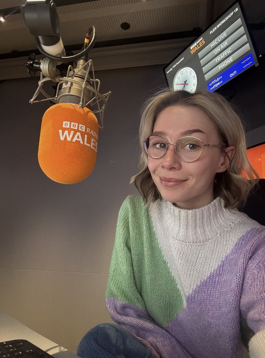 Molly Palmer 🏴 (@mollsjayne) on Twitter photo Driven the length of Wales today, but I’m back in Cardiff and ready to spend my evening with you on <a href="/BBCRadioWales/">BBC Radio Wales</a>!
Join me from 19:00 on your radios and BBC Sounds for great music 📻 Driven the length of Wales today, but I’m back in Cardiff and ready to spend my evening with you on <a href="/BBCRadioWales/">BBC Radio Wales</a>!
Join me from 19:00 on your radios and BBC Sounds for great music 📻