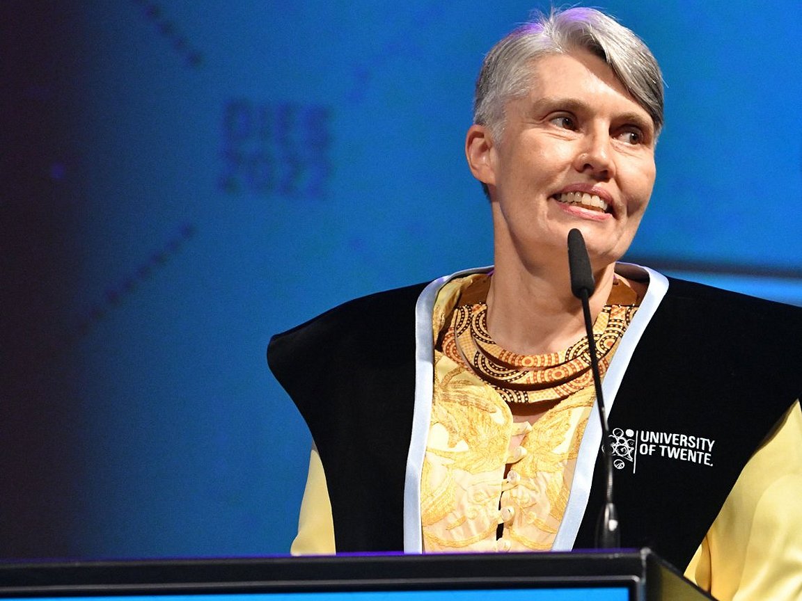 #SouthAfrican #scientist Prof. Debra Roberts is new chair of <a href="/RCClimate/">Climate Centre</a> board (announced today); first woman from Africa elected an <a href="/IPCC/">HR</a> co-chair in 2015, serving on WGII for 6AR, she has been named 1 of world's 100 most influential people on climate - bit.ly/4gphAbi