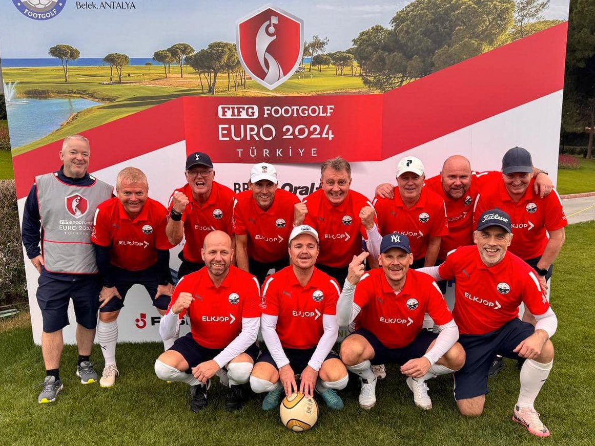 NORGE ER VIDERE TIL KVARTFINALE 🇳🇴

🇳🇴 3-1 🇸🇪

Vi slår våre lillebrødre i øst og er videre til kvartfinalen. 

I kvarten møter vi Slovenia 🇸🇮 
Kampen er i morgen kl 08:36 🎥

Gratulerer gutter👏🏼