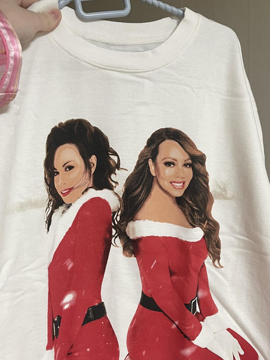yana_k_lamb's tweet photo. Guys, today my second parcel with #MariahCollection30 arrived! ❤️
Long sleeve shirt looks sooo beautiful and so good quality 🫶🏻
@MariahCarey XO💋
I can't wait to take a photo in this outfit! ^^ https://t.co/Hi1yufwWMb