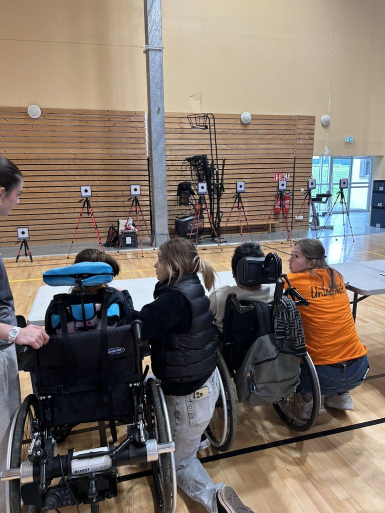 dsden18's tweet photo. Journée @UnssCher sport partagé au @CREPSduCentre 
➡️ 15 ateliers de sport adapté 
➡️ 14 collèges avec ULIS
➡️ 300 élèves 
en présence de M. le directeur académique, des IA-IPR EPS, de l’IEN-ASH18. 
Une belle coopération entre élèves 🏀🏐🏓🥌 https://t.co/17Mv2hx0hl