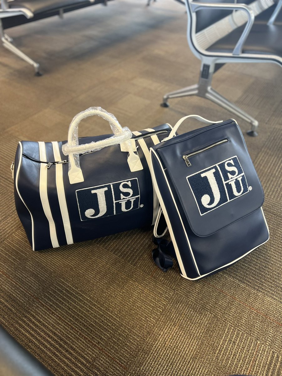 DJUnpredictable's tweet photo. The #OppsTeam always arrives early.
Now booking DJ UNPREDICTABLE 601.
#professionalDJ #Entertainer #WeGotAction #swacfootball #meacfootball #gotigers #CelebrationBowl2024 https://t.co/tG7jLx8Nxt