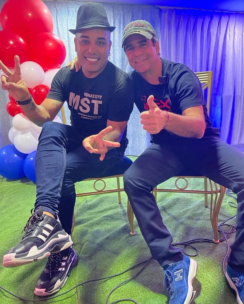 nosoyjoselito_'s tweet image. Si Char tiene los zapatos despegados en diciembre, imagínate los míos 🥹