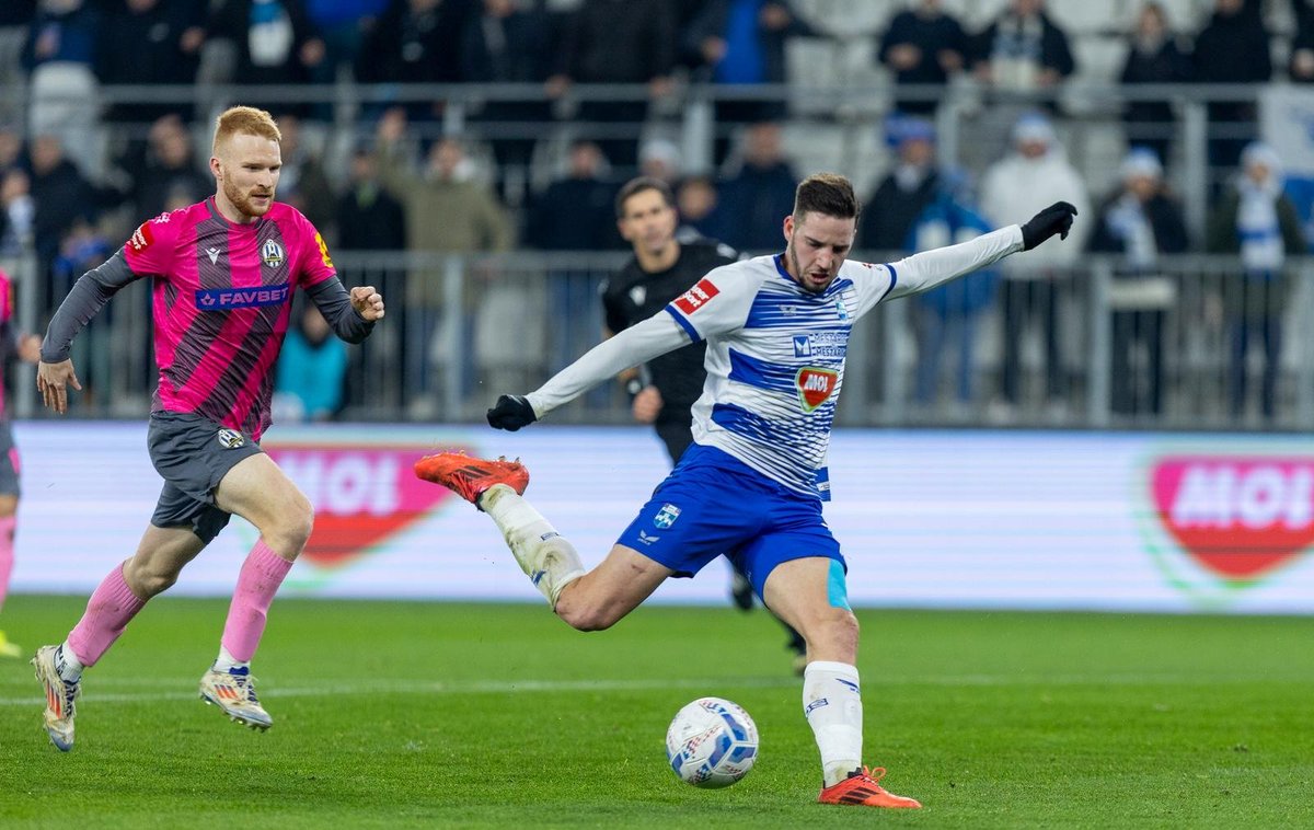 CroatiaFooty's tweet photo. RANGERS INTERESTED IN MARKO SOLDO!
Rangers News came out with the news today that the Scottish club has Osijek's midfielder on their radar.
Soldo has been having a great season so far, getting 8 G/A in 16 league games.
#Soldo #Rangers #Osijek https://t.co/AXZrw9r9Ru