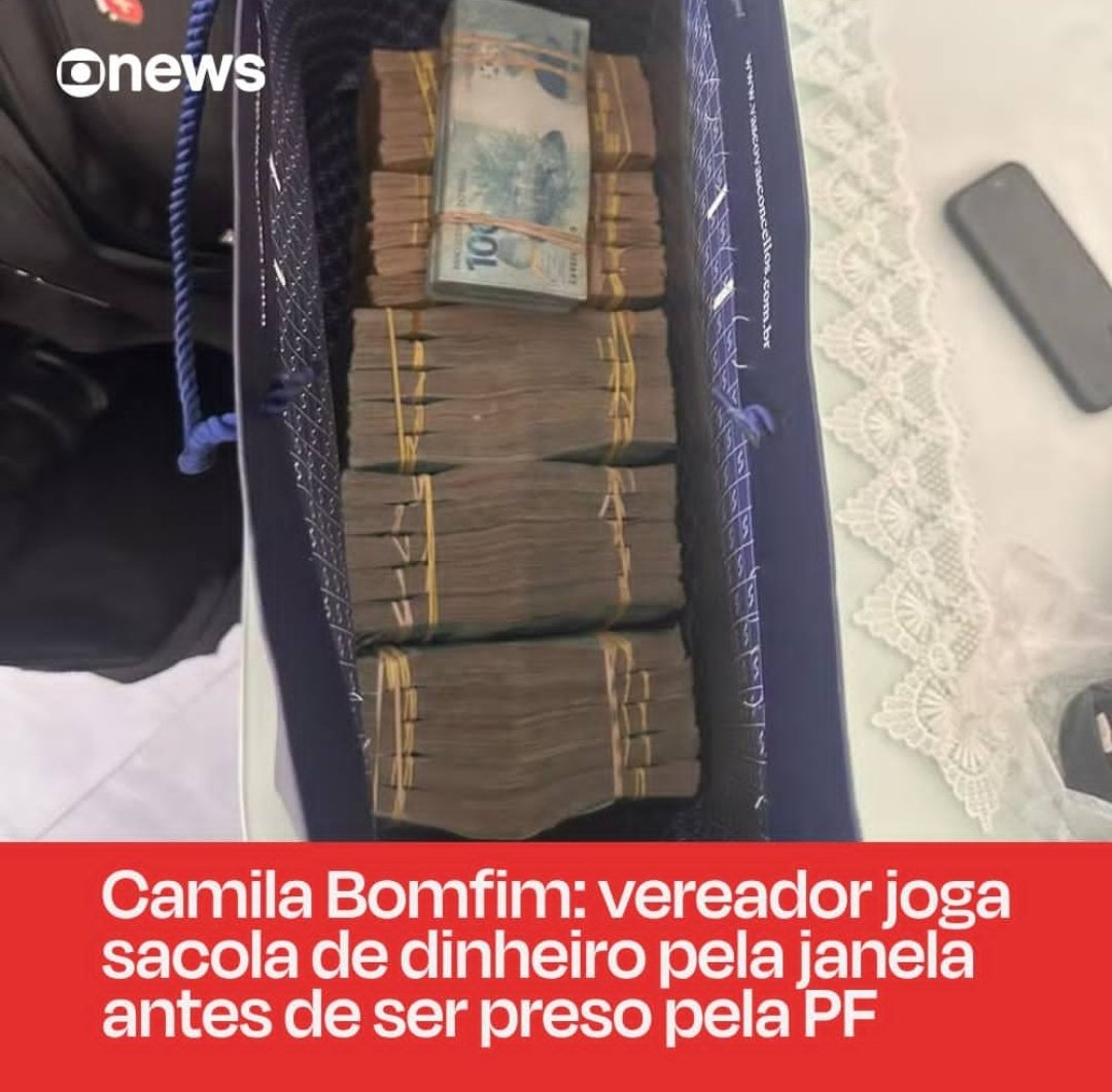 Mais um vereador ladraozinho da direita do União Brasil.
Vereador Francisco Nascimento jogou mala de dinheiro pela janela antes de ser preso.
Seu perfil do Instagram os comentários estão desativados