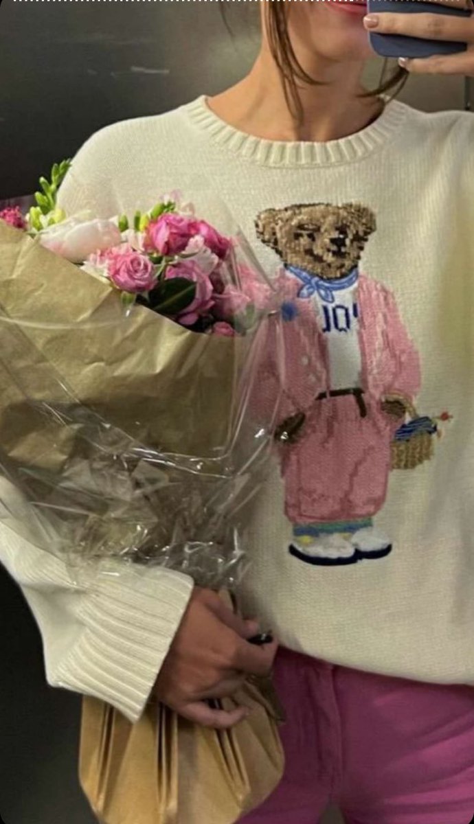 تجمّل بروحك قبل شكلك 
   فالورد  لا يكتمل إلا بعطره  🤍