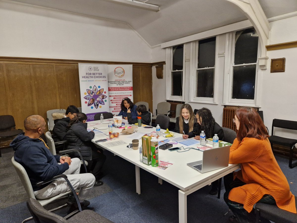 AikyamUK's tweet photo. Thank you to our young participants today for taking part in a research project delivered by the amazing @Flosheen from @LboroSSEHS

Thank you to @SAHealthAction for facilitating

Great contributions by the youth who took part

#HealthyEating #BodyImage #nutrition https://t.co/Rz4luYbL4J