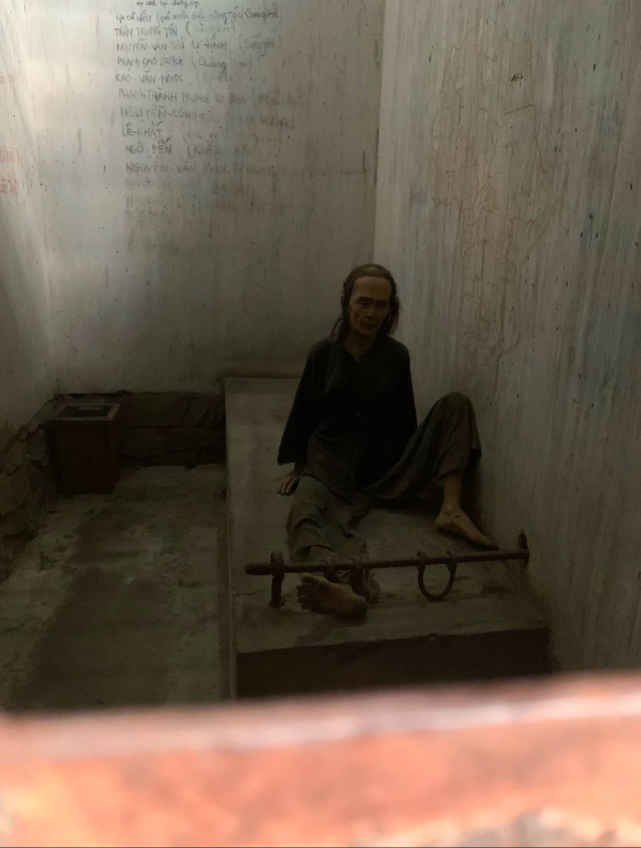 Sednaya hapishanesi diye paylaştıkları resimler Vietnam savaş müzesine ait resimler...

Eğer Akpliler Allah bir diyorsa oturup düşünün!!