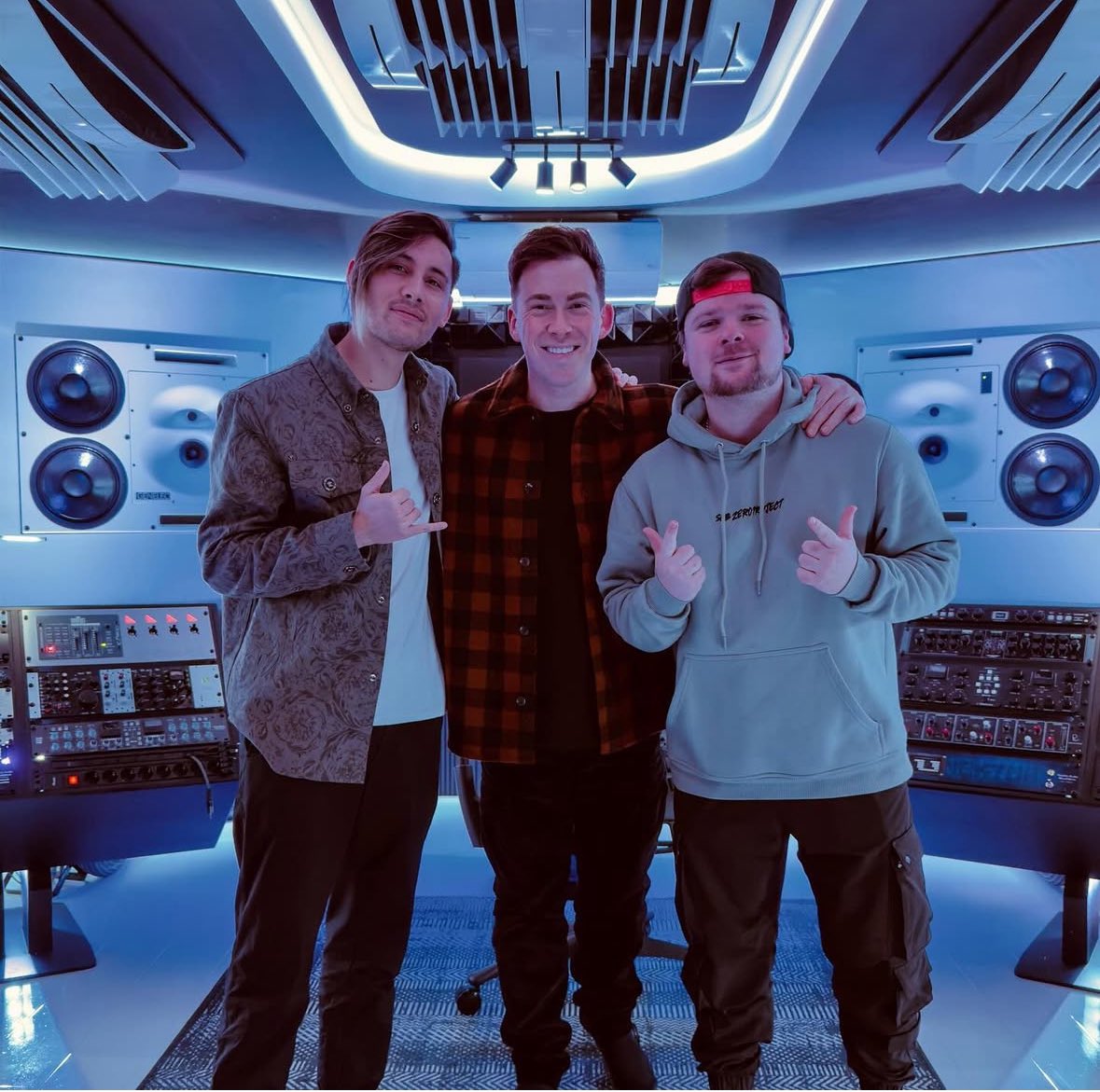 raversnaturals's tweet image. This is awesome 🇳🇱🎶 news from @HARDWELL x @Sub_ZeroProject 2025 collab incoming. #hardwell #subzeroproject