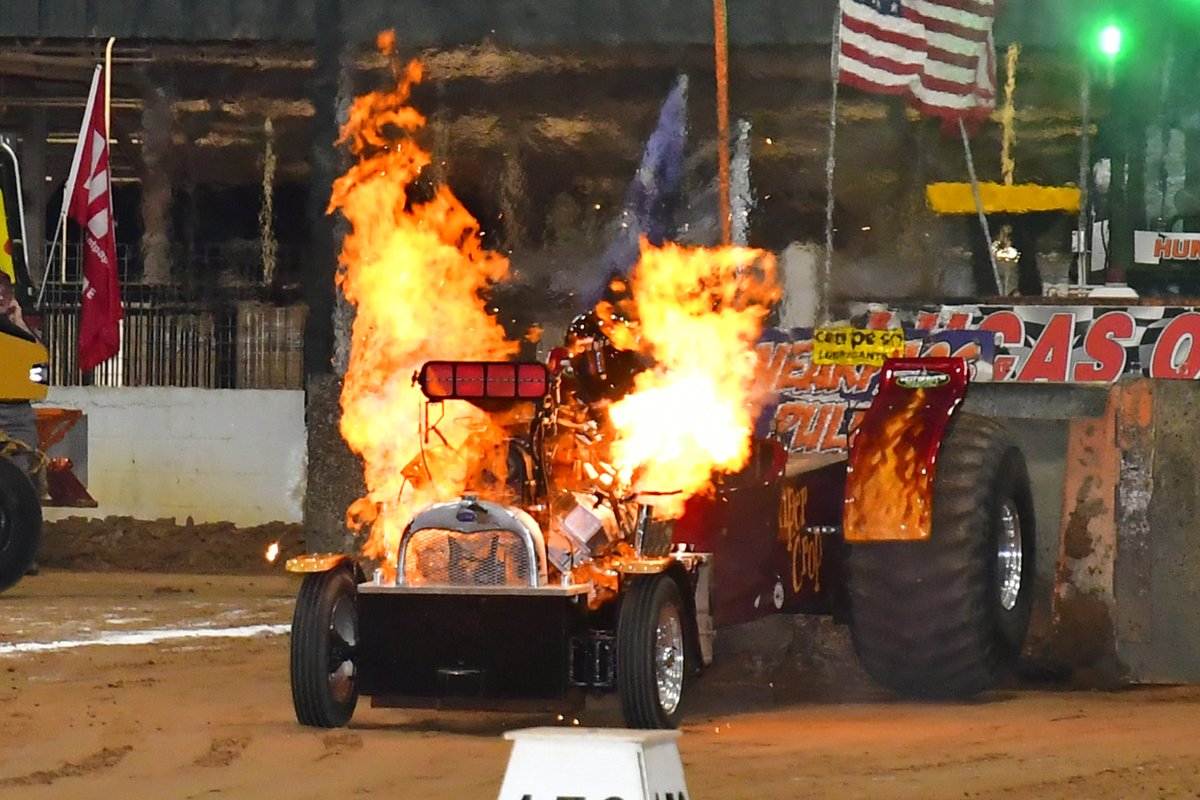 NTPApull's tweet image. Photo of the Day: Let it Burn!! 🔥 🔥 🔥
#fire #wildride #truckpull