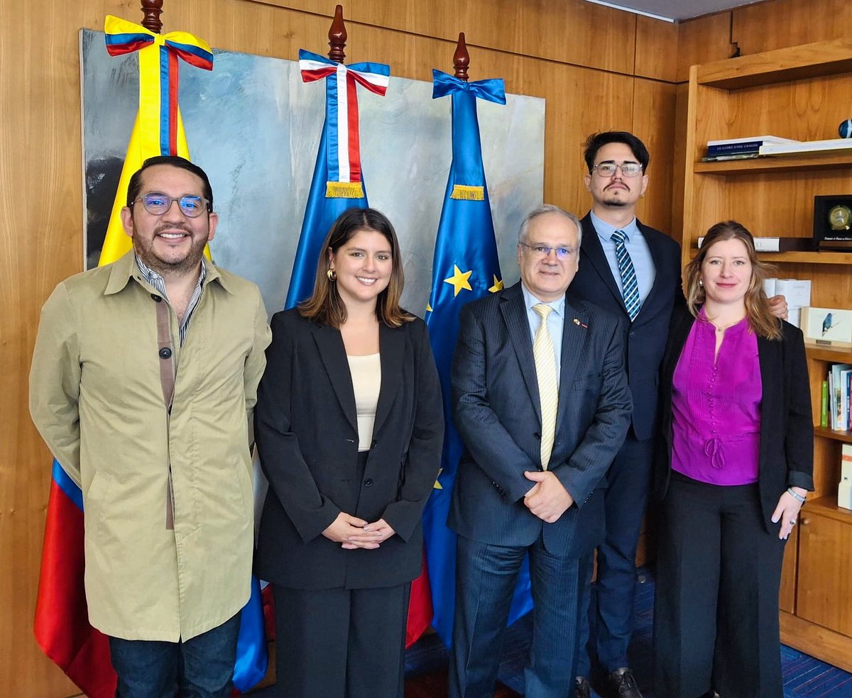 Hoy nos reunimos con el Sr. Embajador de Francia en Colombia, Sylvain Itté (<a href="/France_Colombia/">Francia en Colombia 🇫🇷🇪🇺</a> ), para fortalecer las agendas territoriales de paz. Abordamos temas clave como el reclutamiento forzado de niños, niñas y jóvenes así como los conflictos socioambientales.