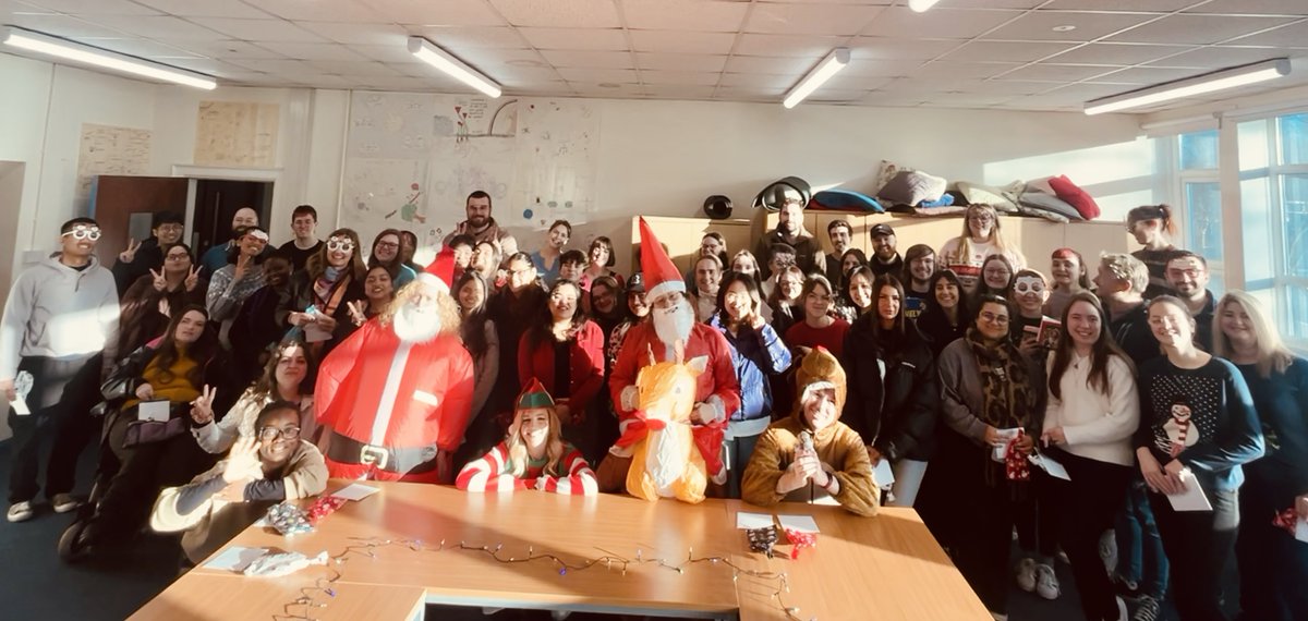 Seicoleg Bangor (@seicolegbangor) on Twitter photo 🎄✨ Hwyl yr Ŵyl gyda'n Tîm Cwnsela MSc a myfyrwyr blwyddyn gyntaf anhygoel <a href="/prifysgolbangor/">Prifysgol Bangor</a>! Ffordd wych o ddathlu cysylltiad, twf, a'r tymor gwyliau gyda'i gilydd. ❤️🎁🌟 🎅 #MScCwnsela #Nadolig 🎄✨ Hwyl yr Ŵyl gyda'n Tîm Cwnsela MSc a myfyrwyr blwyddyn gyntaf anhygoel <a href="/prifysgolbangor/">Prifysgol Bangor</a>! Ffordd wych o ddathlu cysylltiad, twf, a'r tymor gwyliau gyda'i gilydd. ❤️🎁🌟 🎅 #MScCwnsela #Nadolig
