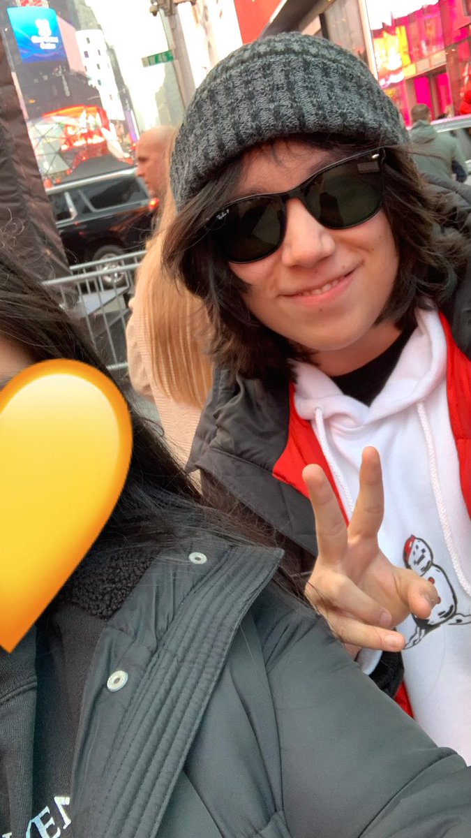 jssllz_'s tweet image. oh yeah, did I already tell u guys that I met quackity?? :D