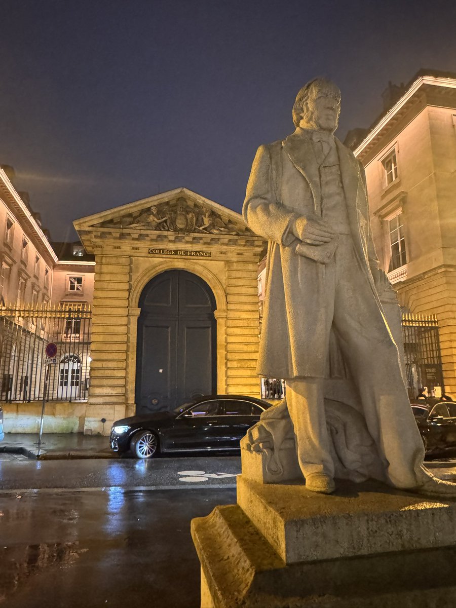 SebastienBouret's tweet photo. Huge congratulations to
Vincent Prevot who received the Prix Recherche @Inserm at the prestigious @cdf1530 🏅🔬 https://t.co/Z0xo20lktJ