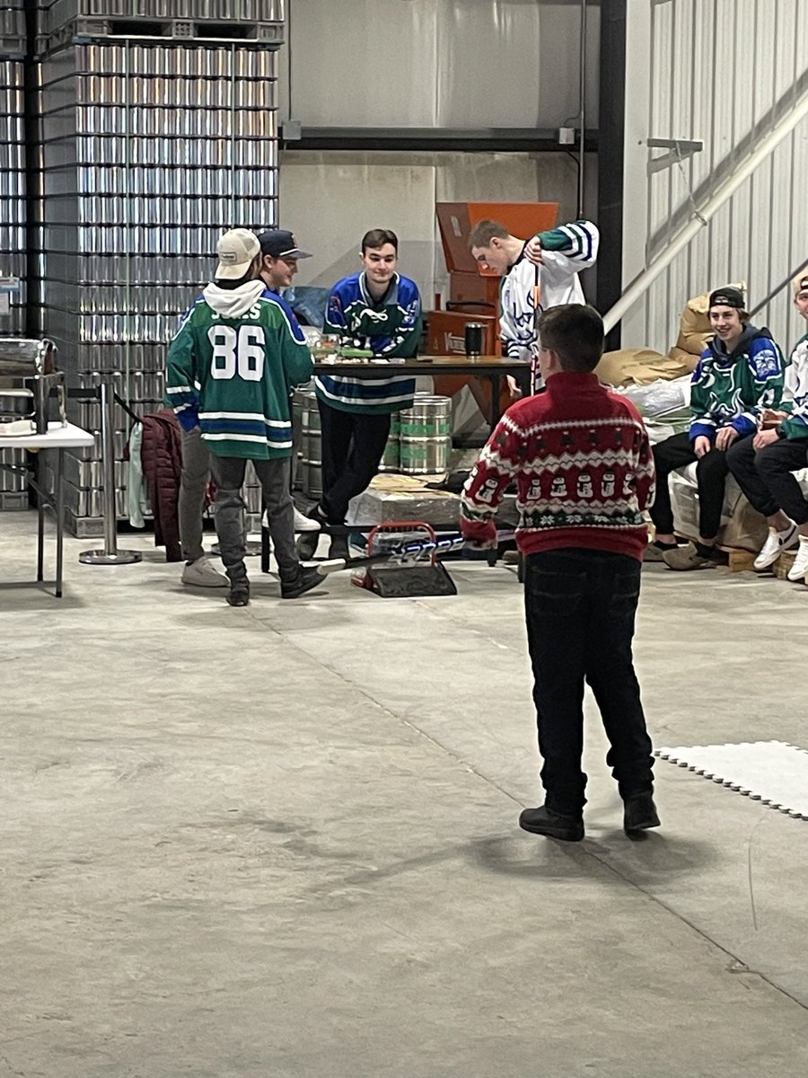 A few pictures from the <a href="/CBAChamber/">Conception Bay Area Chamber of Commerce</a>  family event at Banished Brewery this past Sunday!

A great turn out and we even got to see some future warriors join in on our saucer pass game we hosted at the event 🏒

Happy holidays 🎅