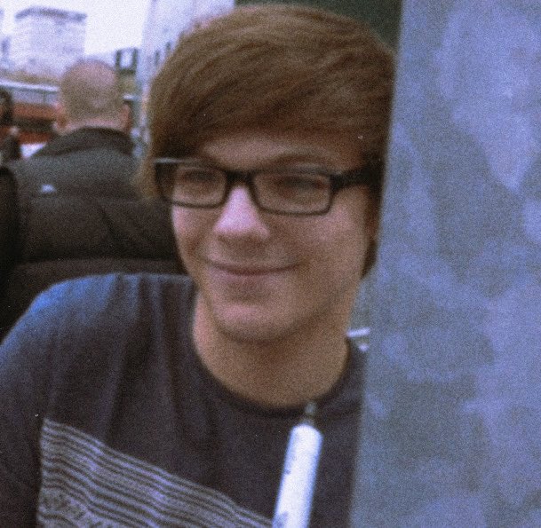 𝐇𝐀𝐕𝐄 𝐘𝐎𝐔 𝐒𝐄𝐄𝐍 𝐓𝐇𝐈𝐒 𝐖𝐈𝐙𝐀𝐑𝐃?

Louis Tomlinson-Parkinson
𝑏𝑙𝑜𝑜𝑑 𝑠𝑡𝑎𝑡𝑢𝑠: pureblood

Slytherin ﹠ Sixth Year ﹠ Chaser