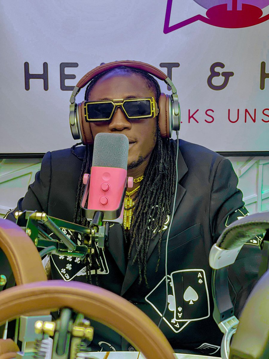 ZizaBafanaUg's tweet photo. The way I like my music so loud I can't hear there thoughts🤏

🆕️🎶📤:#Kwetobya https://t.co/RDC5JXcU7B