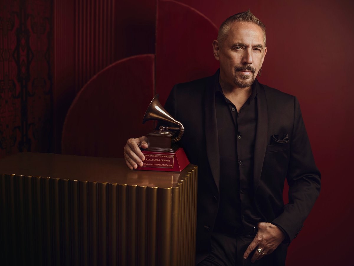 👏🎵 ¡Felicidades <a href="/alelernerok/">Alejandro Lerner</a>, Premio a la Excelencia Musical 2024 #LatinGRAMMY!

📸: <a href="/omarcruz/">Omar Cruz</a>