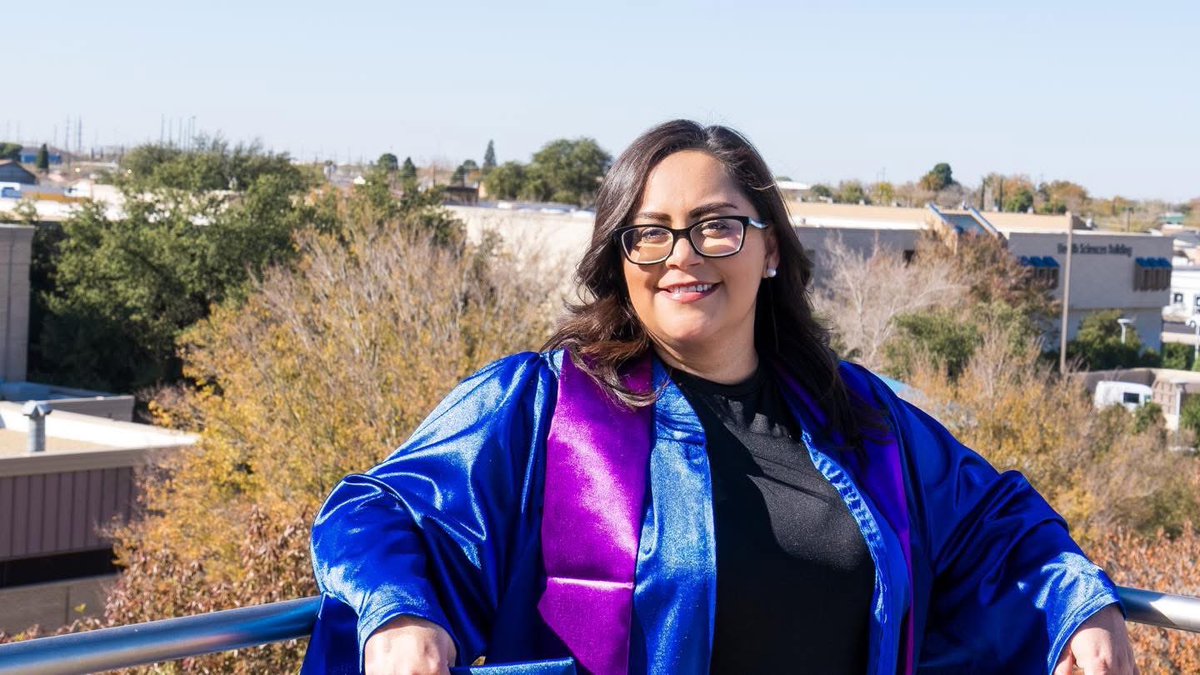 OdessaCollege's tweet photo. Graduation week is here, Wranglers! 🎓 Meet Daniela, a single mom of 4 who’s overcoming obstacles to earn her associates in psychology. Despite the challenges, she's on a mission to help others. Read more about her journey on our Facebook! #Graduation #Inspiration #OdessaCollege https://t.co/uh07CADPqu