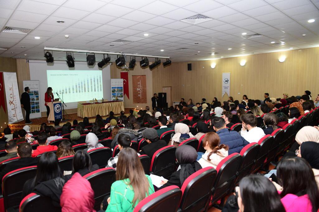 VanYYUiiBF's tweet photo. İİBF, Kariyer Merkezinin düzenlemiş olduğu Kariyer Günleri etkinliğine ev sahipliği yaptı. Bugünkü konuklarımız RİXOS HOTELS İşe Alım Şefi Elif İpek, F&amp;B Direktörü Yavuz Bingöl ve F&amp;B Müdür Yrd İbrahim Gezendi. https://t.co/I1eDa5rbxK