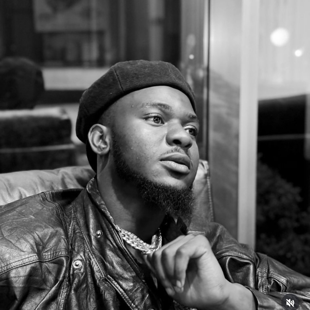 Talk Bussiness💰High Risks 

Do you have $4 000-$ 6 000 or pay after service. Book a night club or any club for 24 hrs $700 organize live music , book Dj fantan (Enzo , volts JT ,Holy Ten, master H and Winky D )  pick 3 from the bracket pay 600+ for 1 hours, on gate $10 average