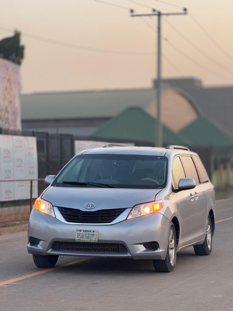 Automall_ng's tweet photo. Extremely clean Toyota Sienna 2011 model
Price:10.8m
Duty: paid
Location: Abuja
Emir Sanusi #obaseki #sanusi #NationalShutdown #10thofdecember
@__yellows @MSIngawa @el_uthmaan @moderate_ustaz Retweet pls🙏 https://t.co/6mWhidztHq