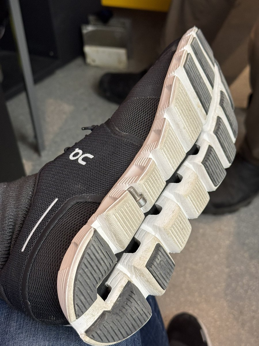 a sentient electron 🧠🔬⚛️ tweet media