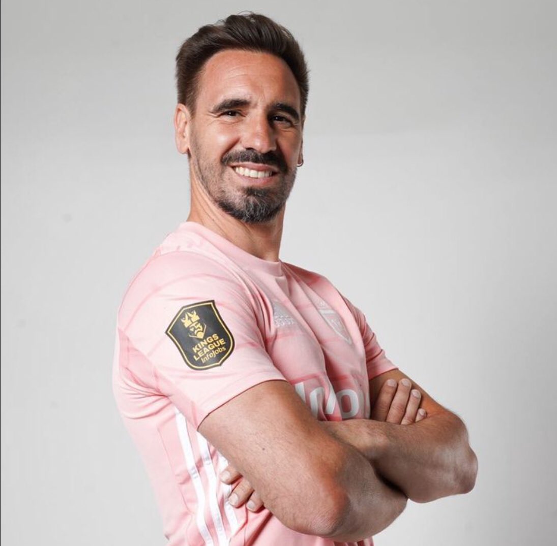 Esta noite visita o Club de Lectura do #Bestiario <a href="/aocontraataque/">Ao Contraataque</a> o ex futbolista e adestrador da <a href="/UDOurense2014/">UD Ourense 🐺</a> Borja Fernández <a href="/BorjaFF/">BorjaFF 💩</a>, para recomendarnos os seus libros favoritos.
Desde as 22h. na <a href="/RadioGalega/">Radio Galega</a>!