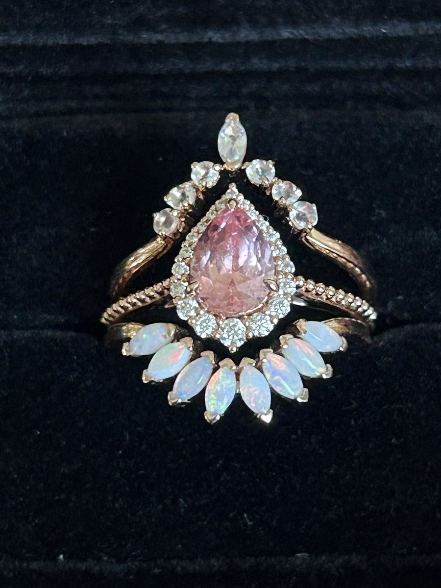 Got engaged!! 🎉🩵 I was someone who had pretty much given up hope on the idea of finding a life partner, only to have my life completely flipped around in the best way 🥹 you give me so much inspiration, fill every day with joy. I love you Carly! 💗✨