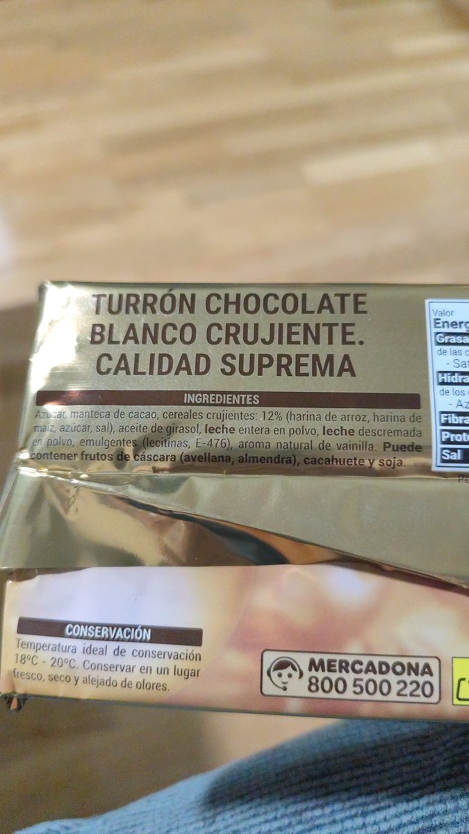 RuizTo's tweet photo. He visto con agrado que en muchos productos navideños de @Mercadona  se especifica qué fruto seco está comprendido en las trazas de frutos de cáscara. Sería ideal que esto se trasladara a todos los productos y así tener más posibilidades y comprarlos. https://t.co/7DuPaKIhMr