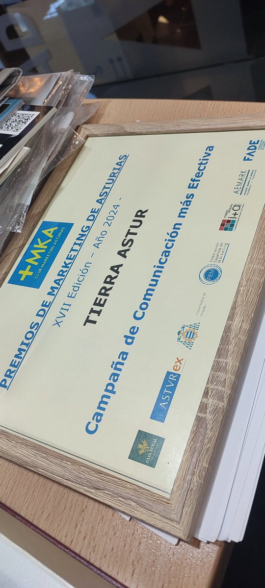 Este año los regalos a la oficina llegaron antes del 24... #marketing #asturias #comunicacion