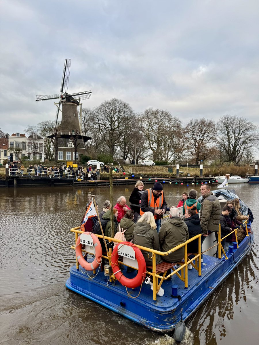 De leukste locaties van <a href="/GoudaKaarslicht/">Gouda bij Kaarslicht</a> op vrijdag 13 december (Peperstraat, Keizerstraat, Museumhaven) zijn op 3 min. loopafstand van de afstapplaats van het pontje. Lees meer over Parkeren op <a href="/GOUDasfalt/">GOUDasfalt</a> 👇 
goudasfalt.nl/parkeren-tijde…