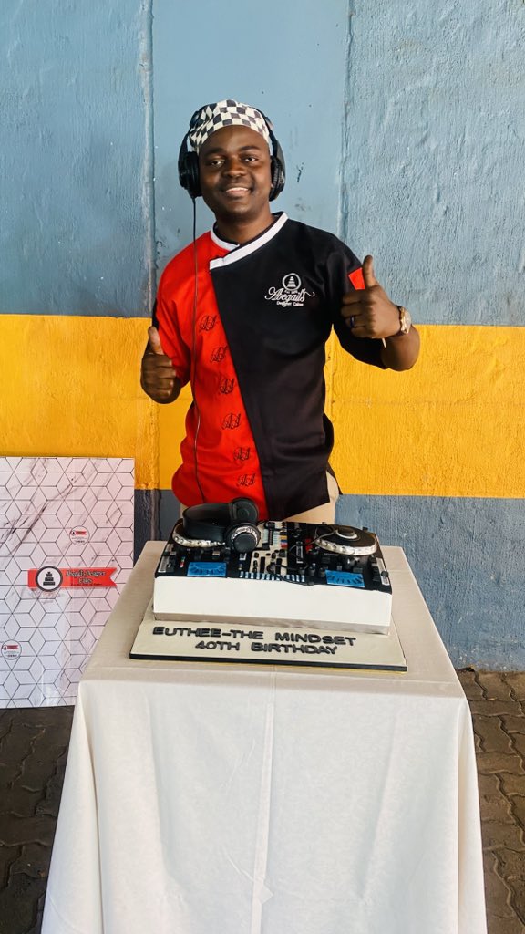 abegailscakes1's tweet photo. Cake is the language.
#djcake #abegailscakes https://t.co/duyOafqCsu