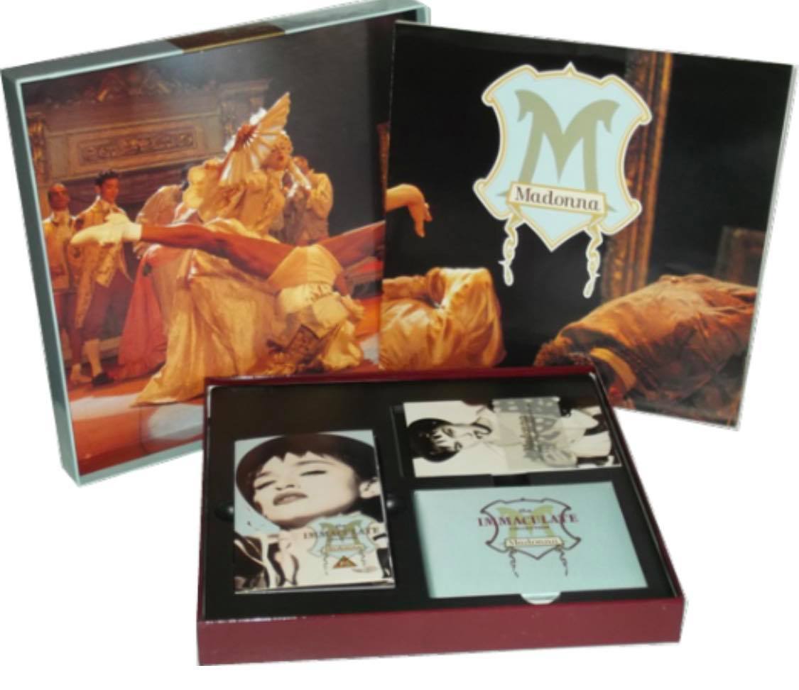 GregvsMatt's tweet photo. 34 years ago today @madonna released The Royal Box - a highly collectable 1990 box-set which included The Immaculate Collection CD or cassette, VHS video, postcards and a poster 😍
#Madonna #TheRoyalBox #ImmaculateCollection https://t.co/j9MLdW8wlF