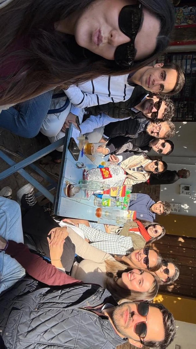paurruuu's tweet photo. Muy muy feliz en Sevilla con estas personitas
❤️‍🩹 https://t.co/hZxR5tvmrC