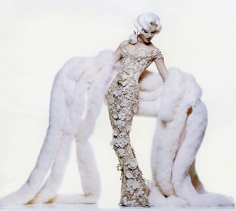 khoelifashion's tweet photo. Thierry Mugler 1995 https://t.co/eA5l3CfuPH