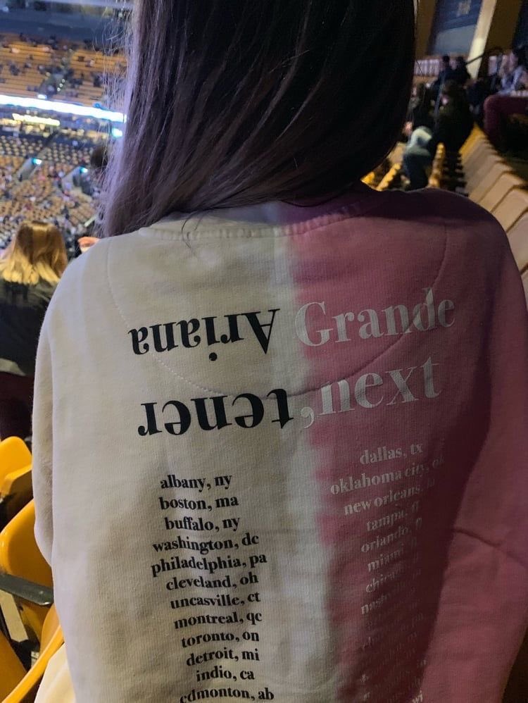 toritoffee's tweet photo. where can i find this sweatshirt 😕 https://t.co/9RVP21tlBX