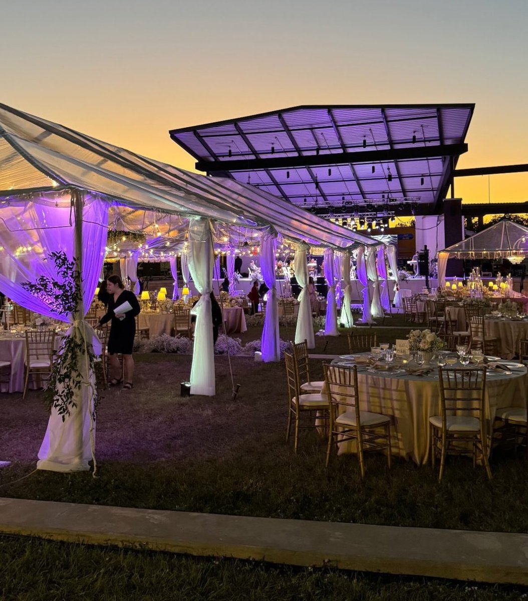 ElyseChengery's tweet image. Congratulations to Molly &amp;amp; Brad who had such a beautiful wedding at the Caloosa Sound Amphitheater this weekend!🤍