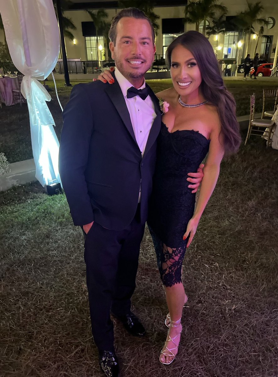 ElyseChengery's tweet image. Congratulations to Molly &amp;amp; Brad who had such a beautiful wedding at the Caloosa Sound Amphitheater this weekend!🤍