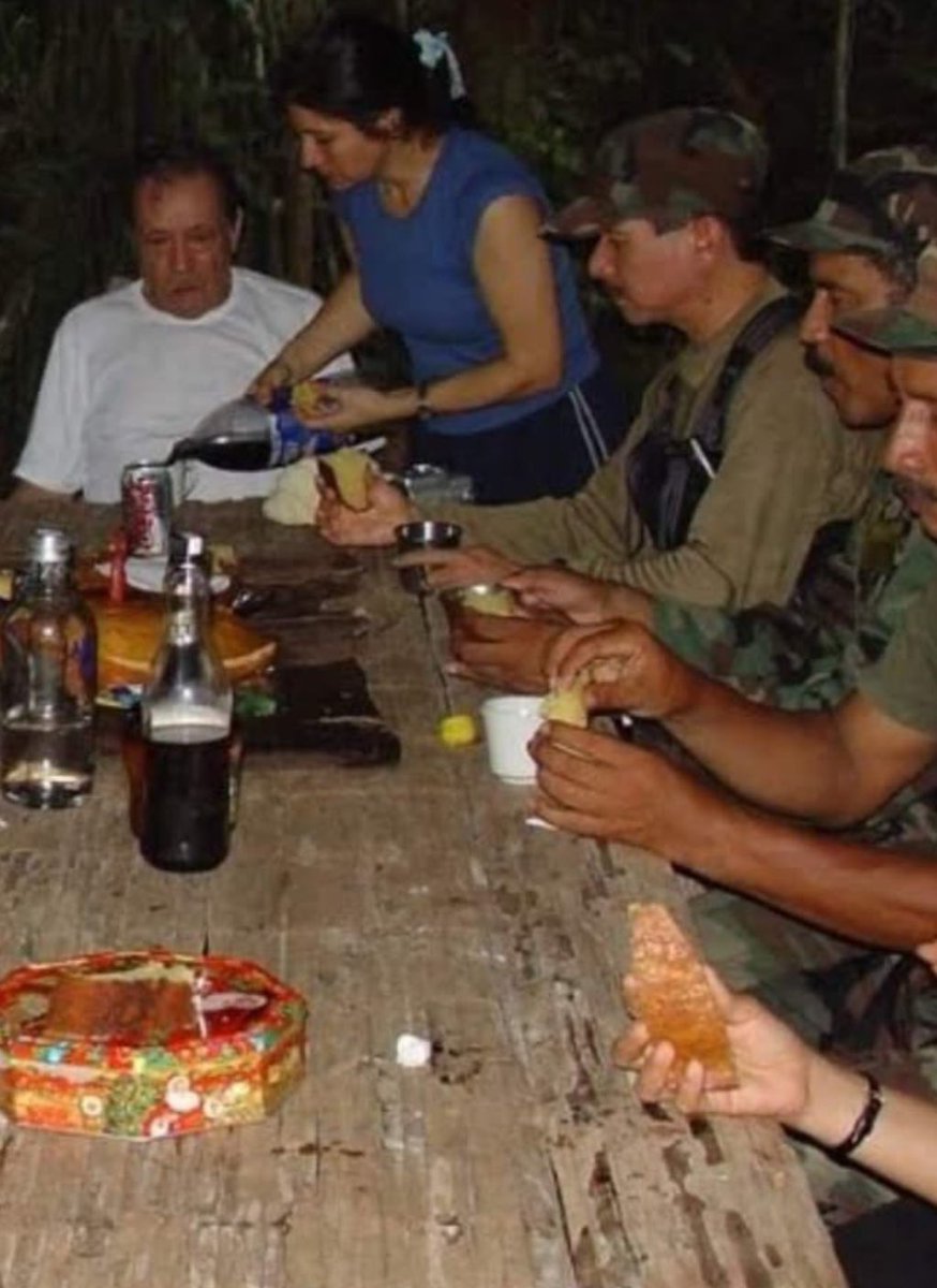 Como cuando pasas de sirvienta guerrillera a honorable senadora sangrienta…