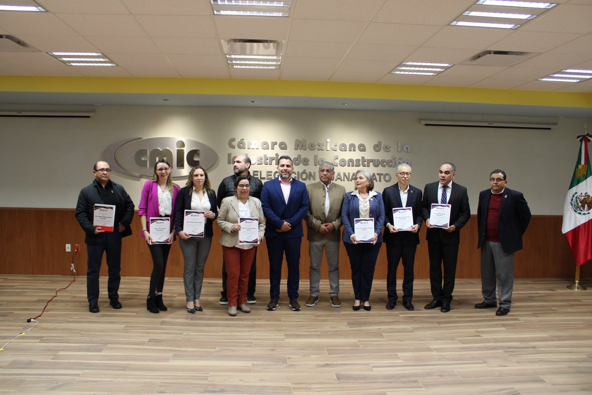 cmicgto's tweet photo. 🤝 Cierre de la Comisión Mixta CMIC-SOP  Reconocemos al personal de la SOP por su valiosa participación en los conversatorios del 9° Foro CMIC. ¡Gracias por su compromiso con el desarrollo de la industria! 📷
@cmicgto
@obragobgente https://t.co/lpfDEoPFsi