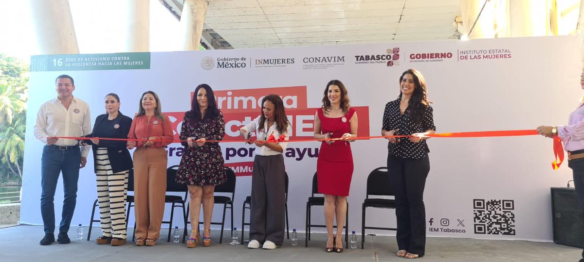 SEDEC_Tab's tweet photo. #SEDECinforma | En conmemoración del Día Internacional de los Derechos Humanos, el Instituto Estatal de las Mujeres (IEM) llevó a cabo la primera colecta solidaria IEM, enfocada en reunir productos básicos para apoyar a las mujeres de Tabasco.
#SEDEC #DerechosHumanos https://t.co/I3u8URw6TX