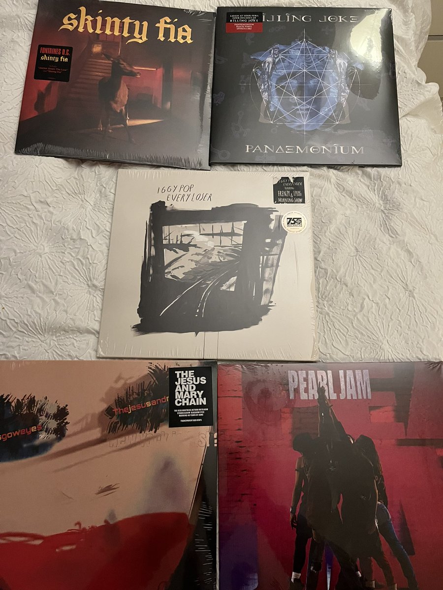 Albums in 200 Words tweet media