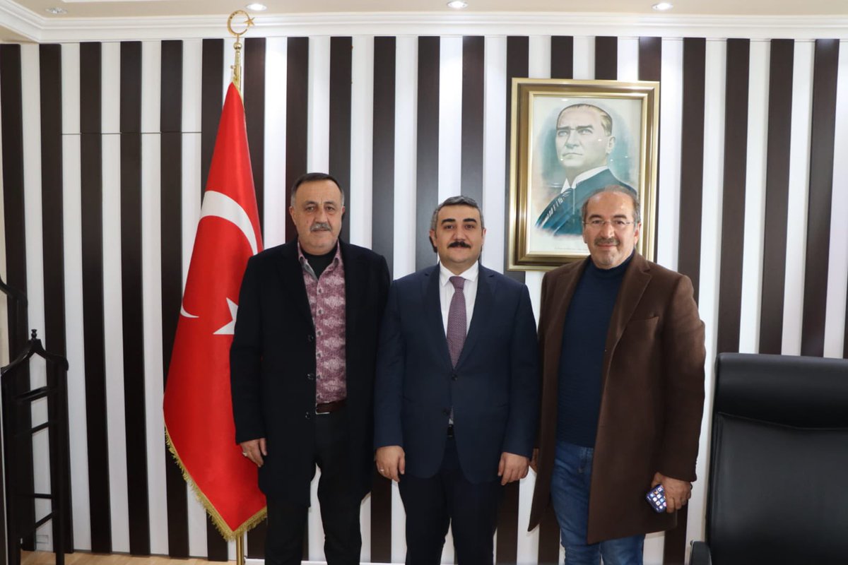 sidef29's tweet image. ŞİDEF Kastamonu İl temsilcimiz Soner Demir ve hemşehrimiz Hasan Celepci, Kastamonı Seydiler Kaymakamı olarak atanan Şiran Telme köyünden hemşehrimiz İbrahim Yazıcı’yı ziyaret etti. Misafirperverliği için teşekkür eder, görevinde başarılar dileriz.