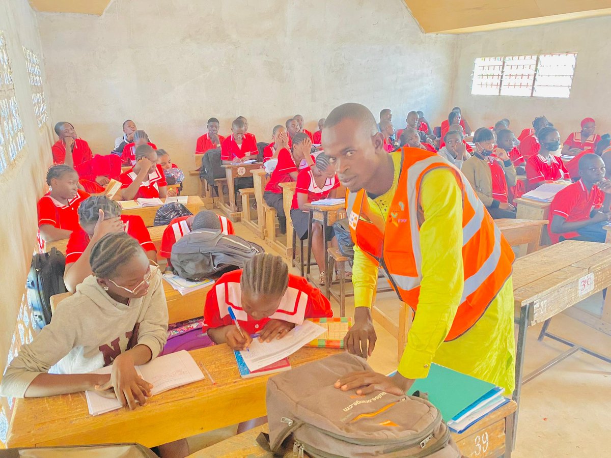 labaran_didier's tweet photo. En ce jour du mardi, nous avons échangé avec 192 élèves du Lycée Bilingue de Maroua Domayo et du Collège Bilingue Jacques de Bernon sur les thématiques (#PETVISIDAME #PCN #VBG #MSTIST #SSRA #ECS #C4D et https://t.co/DNbgBl8apr) @AfriYAN_Camer @UNFPACameroon #PutYoungPeopleFirst https://t.co/PI7GNNOwkU