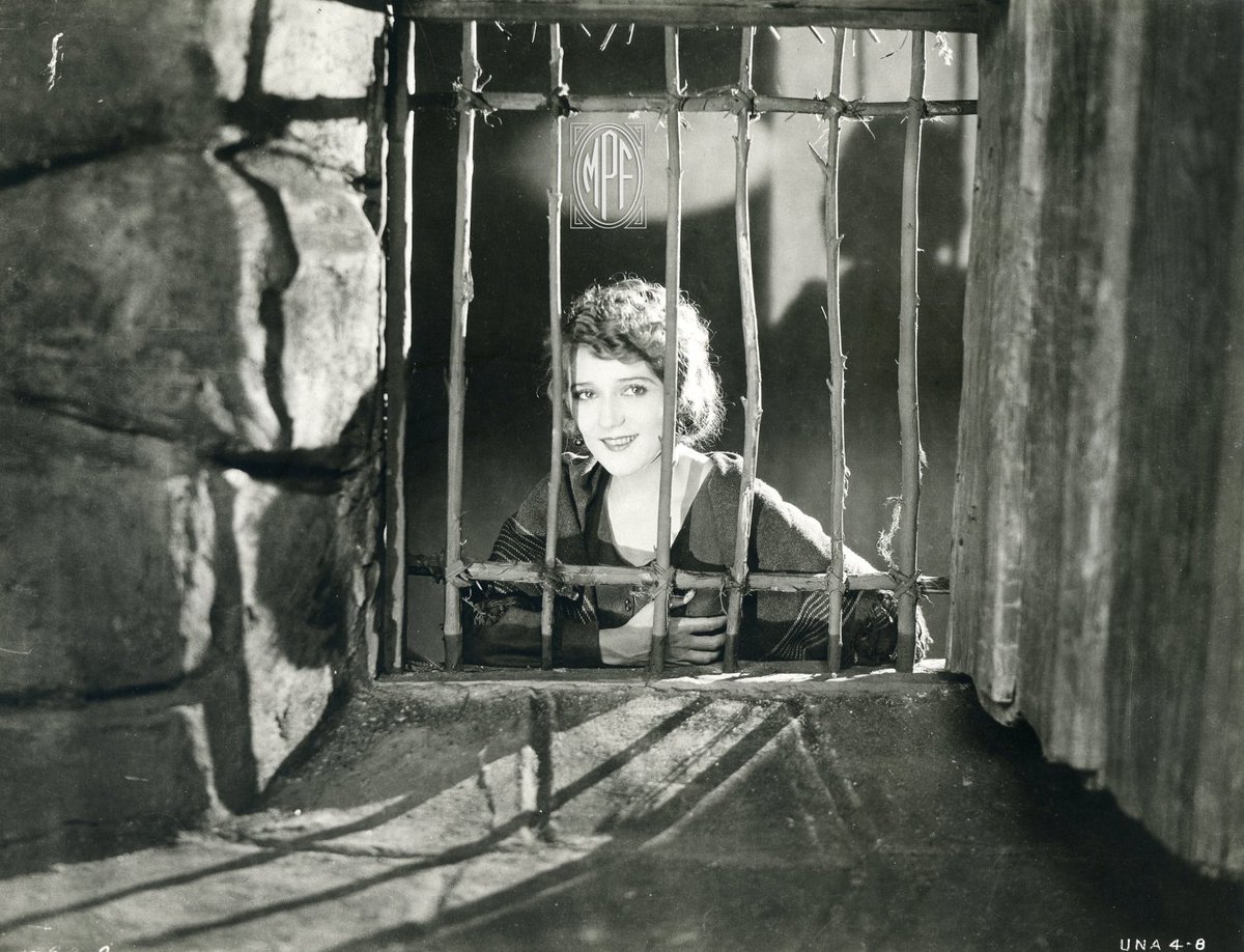 Mary Pickford tweet media