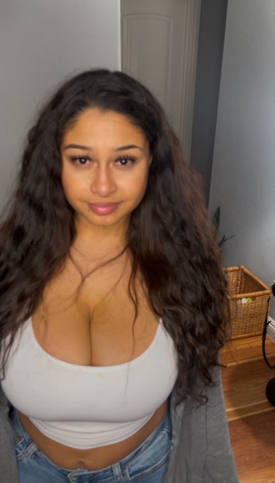 RealAlessiasworld 👑 - No more 💨🍃 before I take pictures ever again 🙈🙈 https://t.co/041kU31TNF