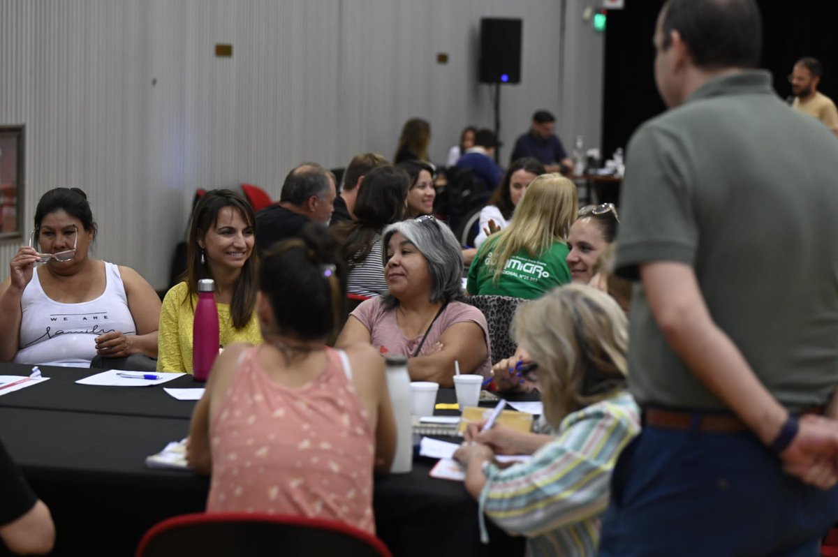 <a href="/FundacionBCR/">FundaciónBCR</a> <a href="/FundacionRos/">Fundación Rosario</a> <a href="/williamsandres/">Andrés Williams</a> <a href="/Anitaclarita/">Anaclara Dalla Valle</a> También estuvieron presentes el secretario de Políticas de Inclusión de Santa Fe, <a href="/RPSoques/">Ramon Pedro Soques</a> y el responsable de RRII de <a href="/BNIRosario/">BNI Rosario</a>, Francisco Masiá Rojkin. En el evento, se destacó la importancia de fomentar redes de contacto que fortalezcan a las organizaciones (+)